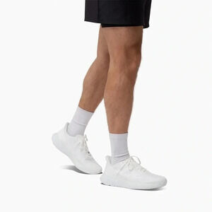 LANE-EIGHT NWT RELAY TRAINER IN BREEZE SIZE 9